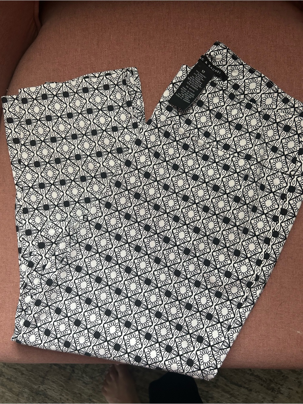 Black & White Geometric Patterned capris